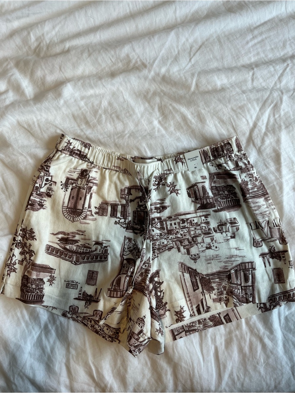 Women’s Cream Toile Print Pull-On Mid-Rise Linen Blend Shorts - Picture 3 of 6